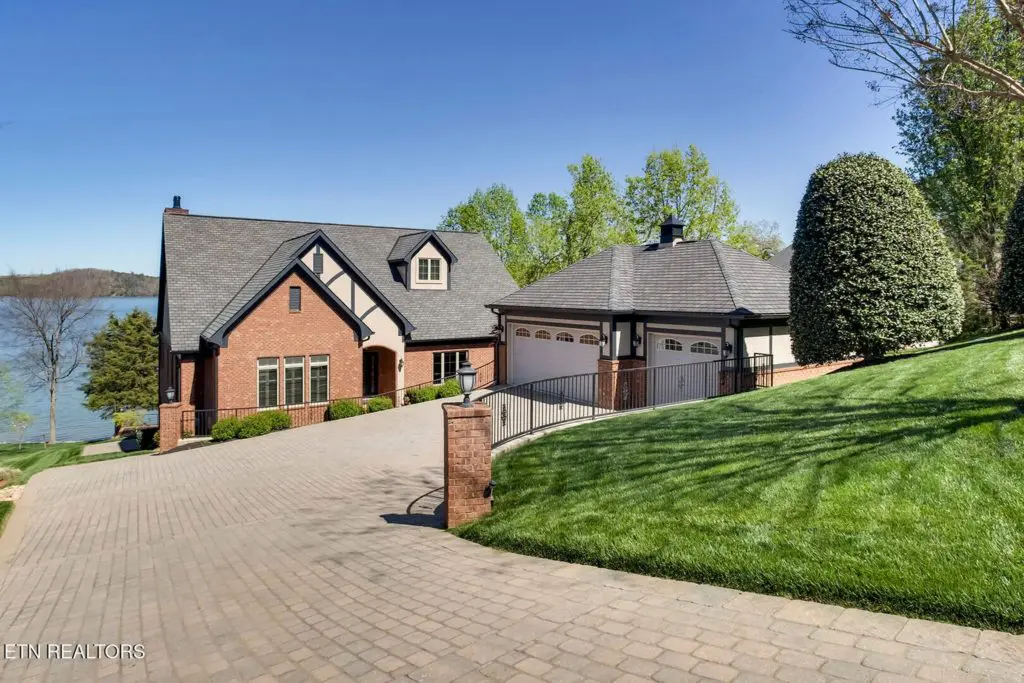 Elevation image #1 for 18128 Lighthouse Pointe Drive.