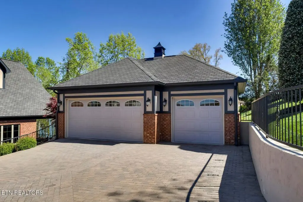 Elevation image #2 for 18128 Lighthouse Pointe Drive.