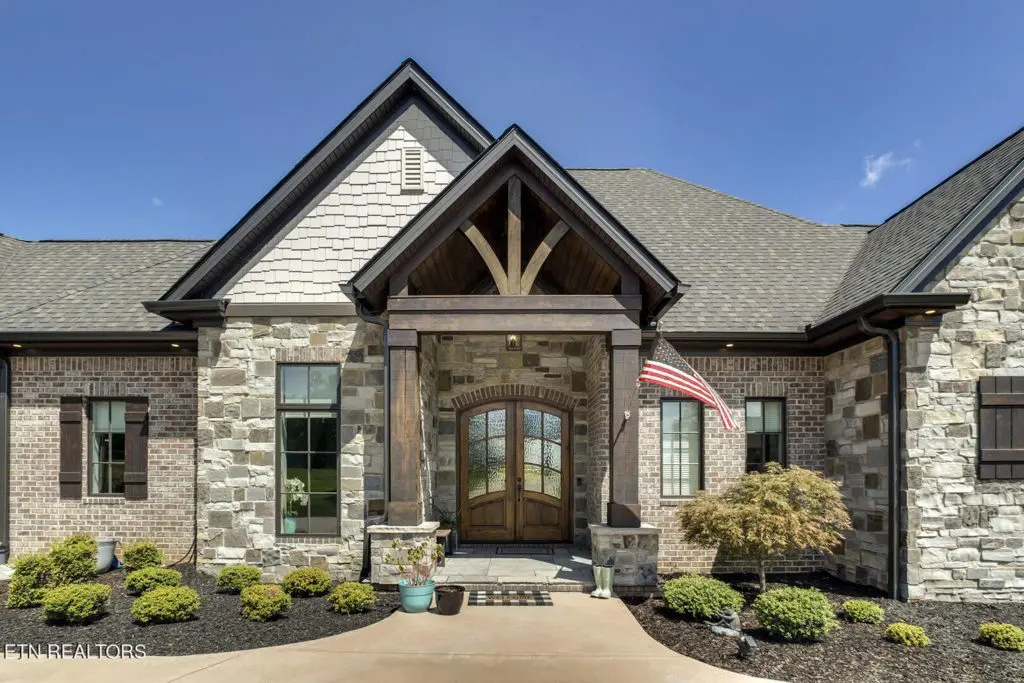 Elevation image #4 for 17012 Lighthouse Pointe Drive.